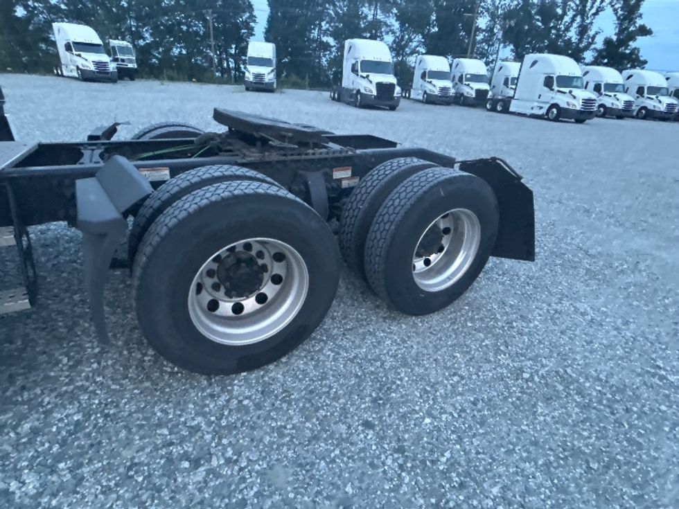 Sleeper Tractor-Heavy Duty Tractors-Freightliner-2021-T12664ST-Greensboro-NC-502,010\n\t\tmiles-$ 71,750 - Image 23