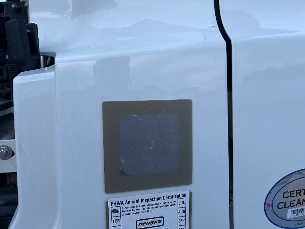 Sleeper Tractor-Heavy Duty Tractors-Freightliner-2021-T12664ST-Greensboro-NC-502,010\n\t\tmiles-$ 71,750 - Image 25