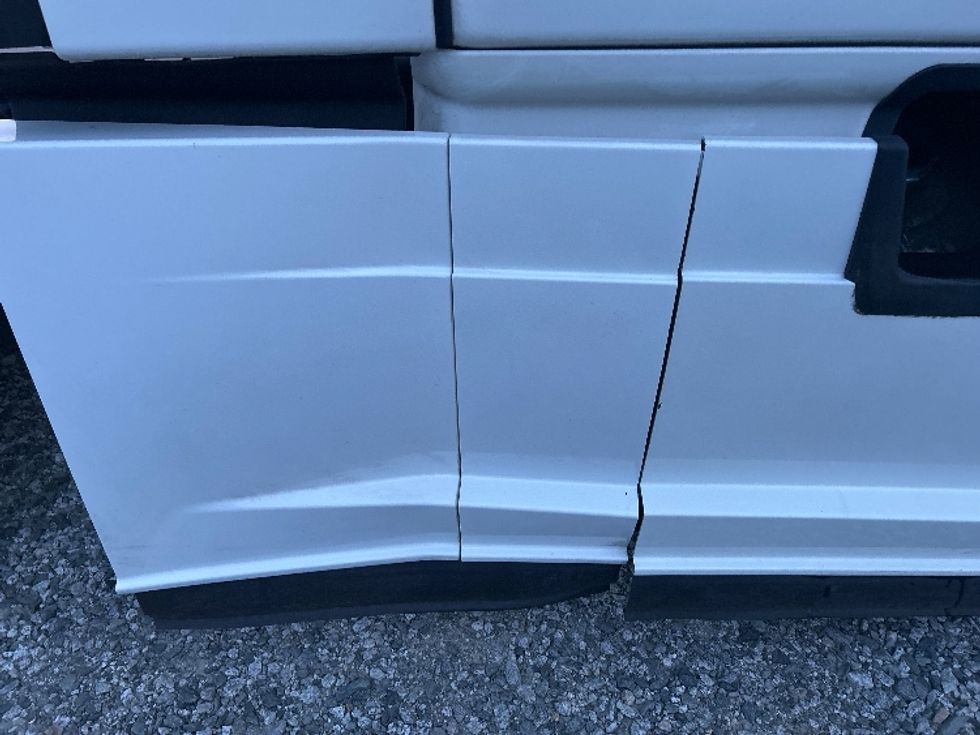 Sleeper Tractor-Heavy Duty Tractors-Freightliner-2021-T12664ST-Greensboro-NC-502,010\n\t\tmiles-$ 71,750 - Image 27