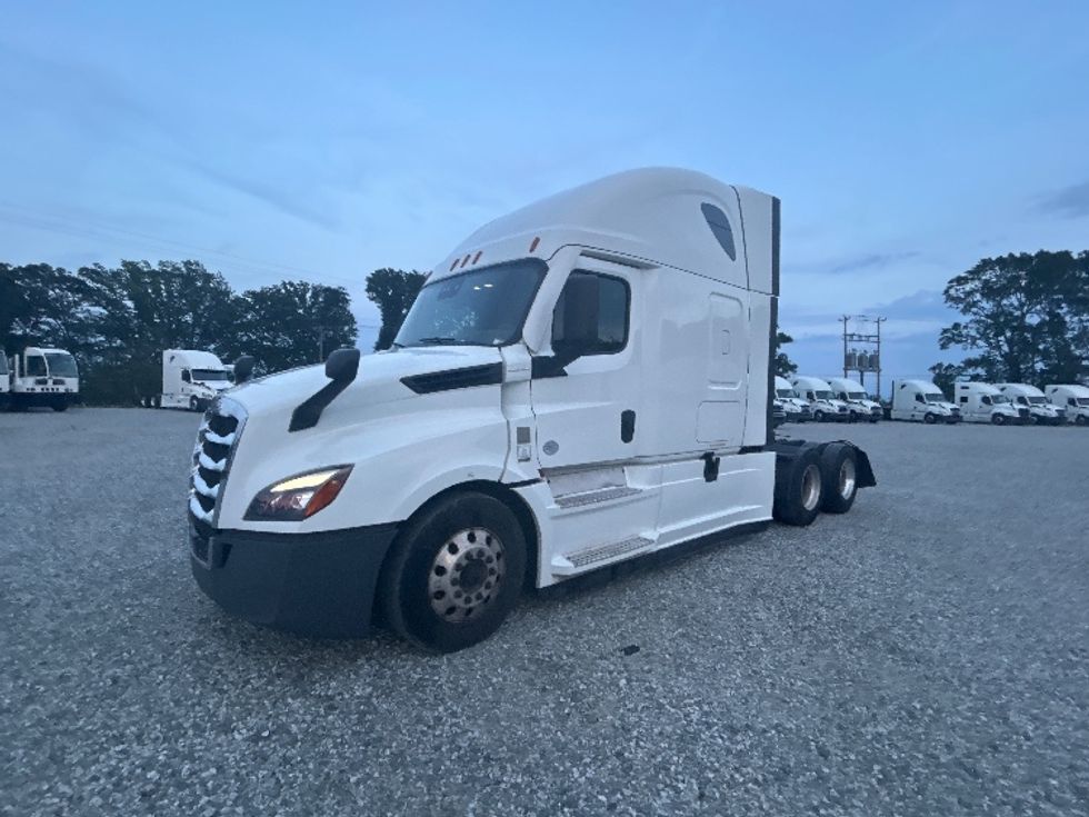Sleeper Tractor-Heavy Duty Tractors-Freightliner-2021-T12664ST-Greensboro-NC-502,010\n\t\tmiles-$ 71,750 - Image 3