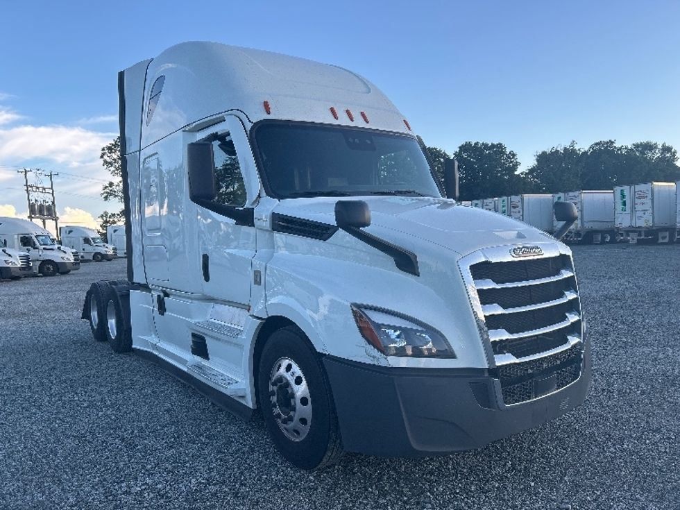 Sleeper Tractor-Heavy Duty Tractors-Freightliner-2021-T12664ST-Greensboro-NC-508,632\n\t\tmiles-$ 66,500 - Image 1