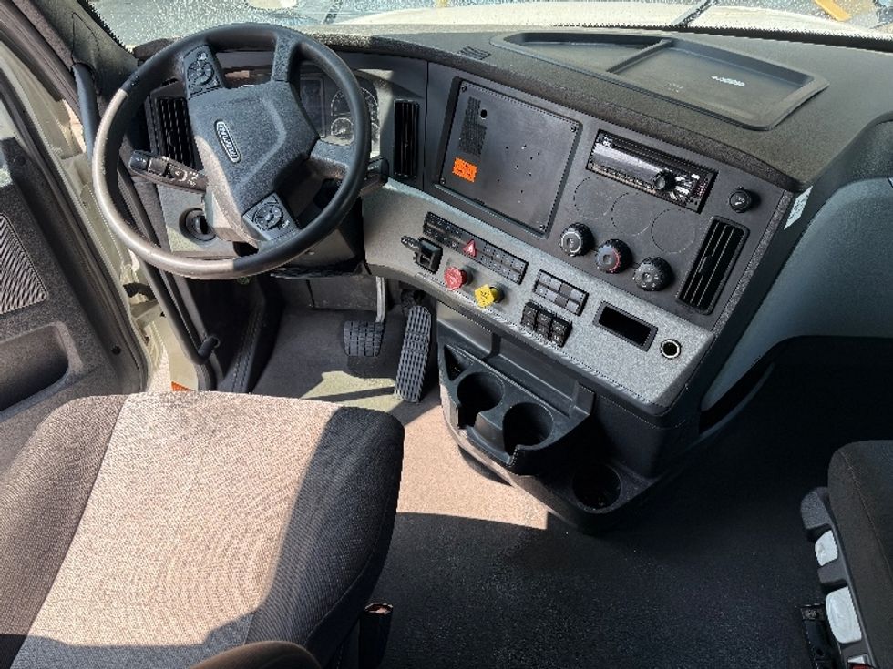 Sleeper Tractor-Heavy Duty Tractors-Freightliner-2021-T12664ST-Greensboro-NC-508,632\n\t\tmiles-$ 66,500 - Image 11