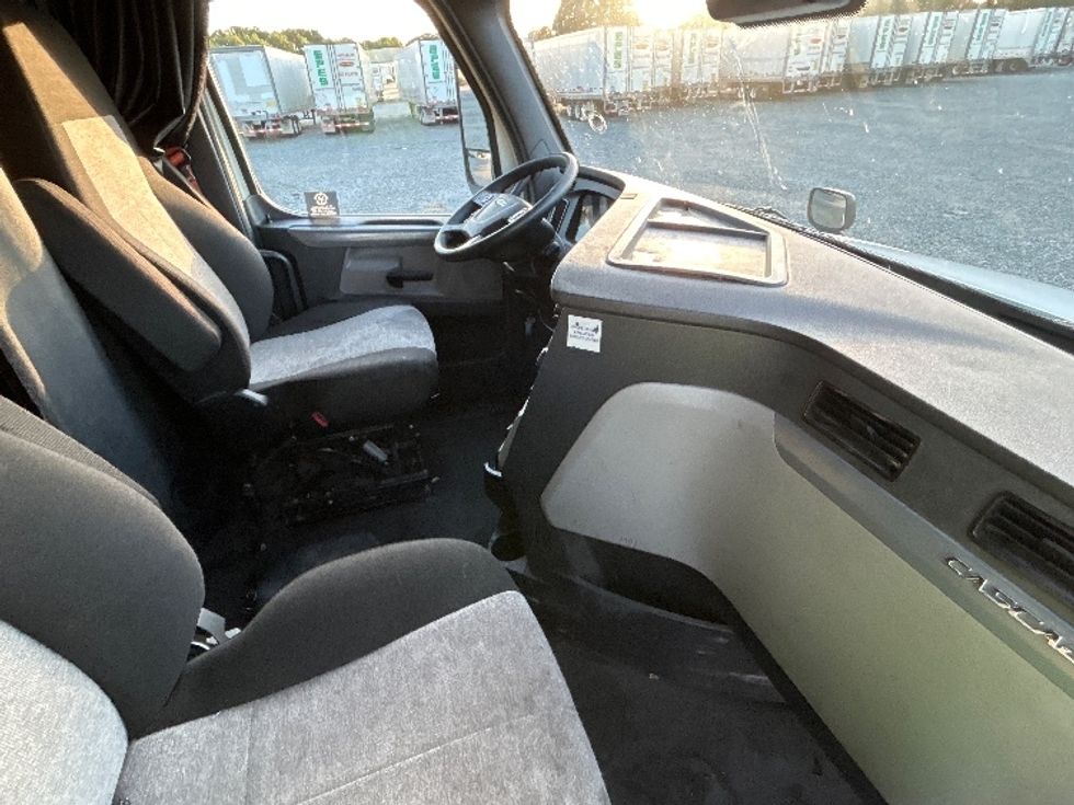 Sleeper Tractor-Heavy Duty Tractors-Freightliner-2021-T12664ST-Greensboro-NC-508,632\n\t\tmiles-$ 66,500 - Image 15