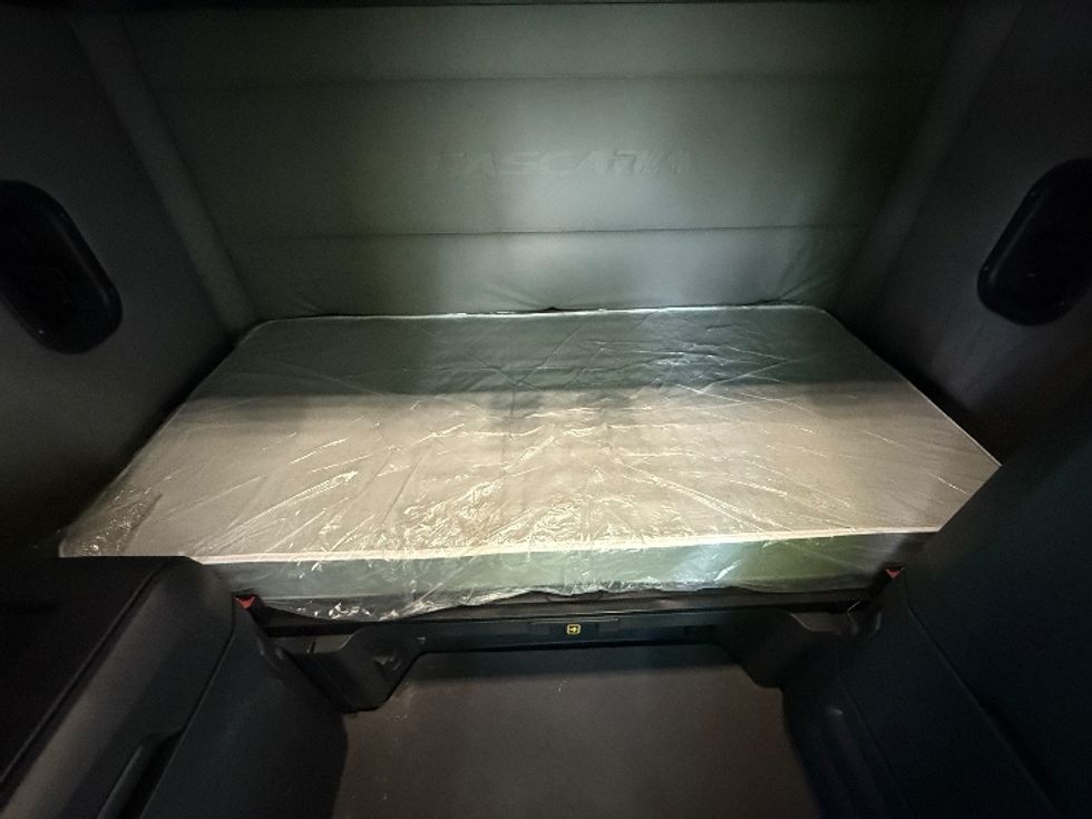 Sleeper Tractor-Heavy Duty Tractors-Freightliner-2021-T12664ST-Greensboro-NC-508,632\n\t\tmiles-$ 66,500 - Image 17