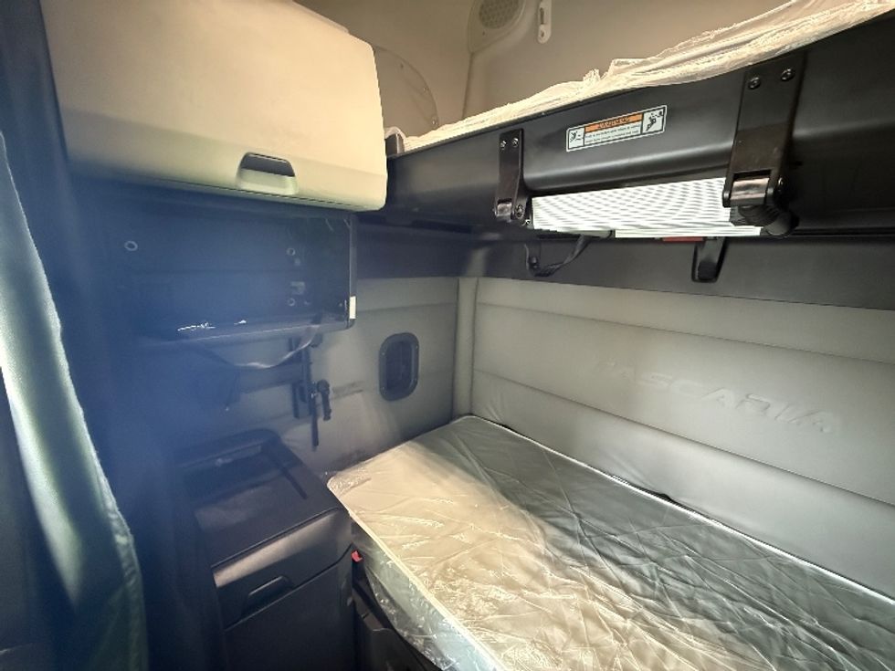 Sleeper Tractor-Heavy Duty Tractors-Freightliner-2021-T12664ST-Greensboro-NC-508,632\n\t\tmiles-$ 66,500 - Image 19