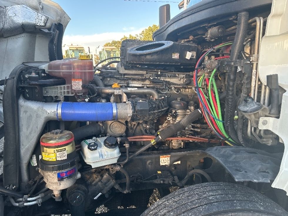 Sleeper Tractor-Heavy Duty Tractors-Freightliner-2021-T12664ST-Greensboro-NC-508,632\n\t\tmiles-$ 66,500 - Image 21