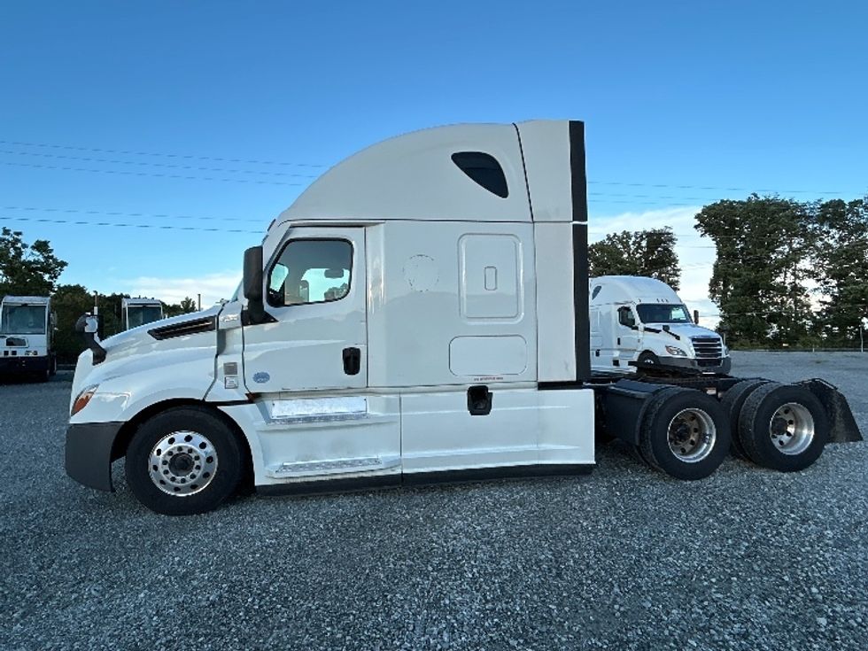Sleeper Tractor-Heavy Duty Tractors-Freightliner-2021-T12664ST-Greensboro-NC-508,632\n\t\tmiles-$ 66,500 - Image 4
