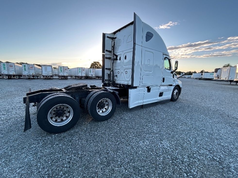 Sleeper Tractor-Heavy Duty Tractors-Freightliner-2021-T12664ST-Greensboro-NC-508,632\n\t\tmiles-$ 66,500 - Image 7