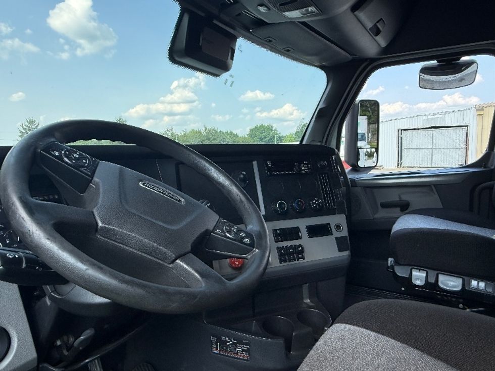 Sleeper Tractor-Heavy Duty Tractors-Freightliner-2021-T12664ST-Greensboro-NC-508,973\n\t\tmiles-$ 66,500 - Image 10