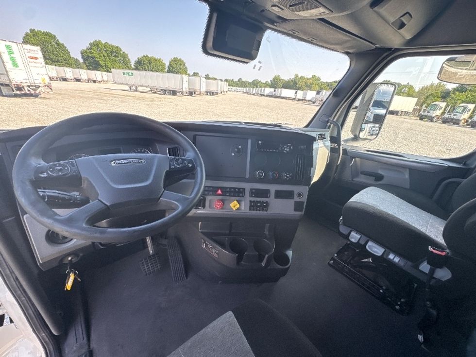 Sleeper Tractor-Heavy Duty Tractors-Freightliner-2021-T12664ST-Greensboro-NC-508,973\n\t\tmiles-$ 66,500 - Image 11