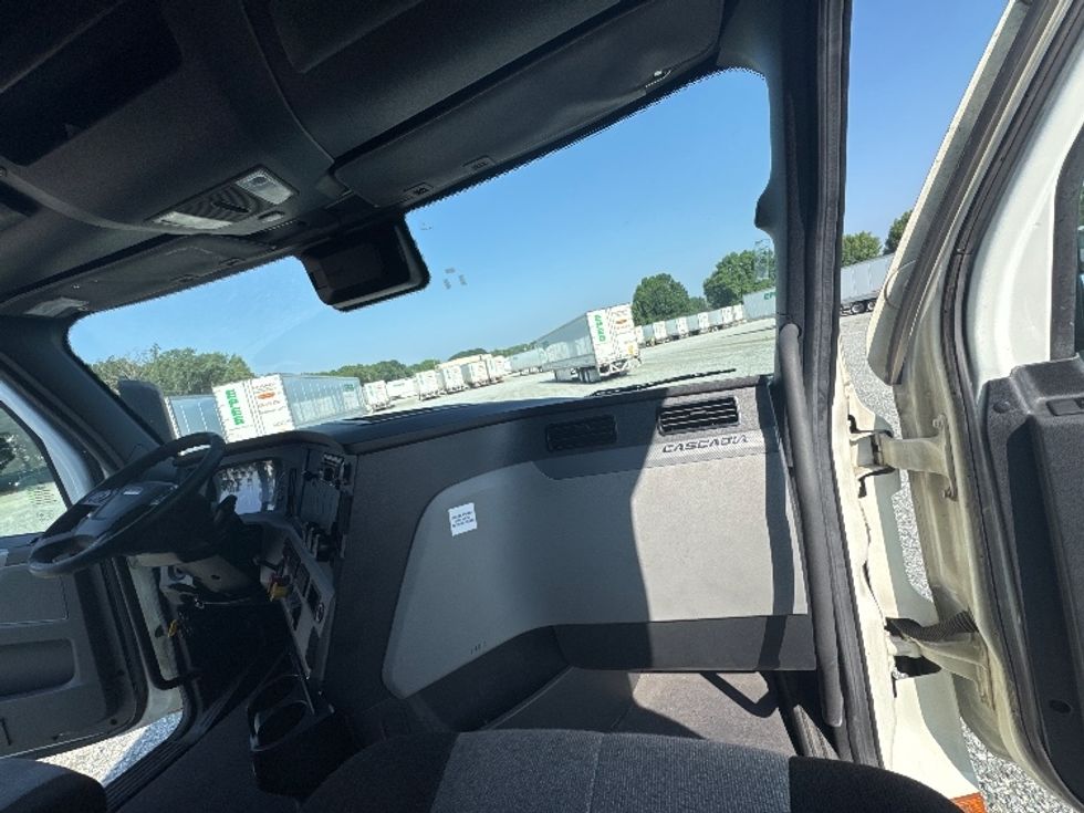 Sleeper Tractor-Heavy Duty Tractors-Freightliner-2021-T12664ST-Greensboro-NC-508,973\n\t\tmiles-$ 66,500 - Image 14