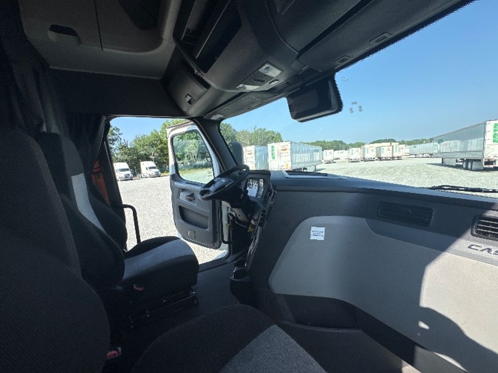 Sleeper Tractor-Heavy Duty Tractors-Freightliner-2021-T12664ST-Greensboro-NC-508,973\n\t\tmiles-$ 66,500 - Image 15