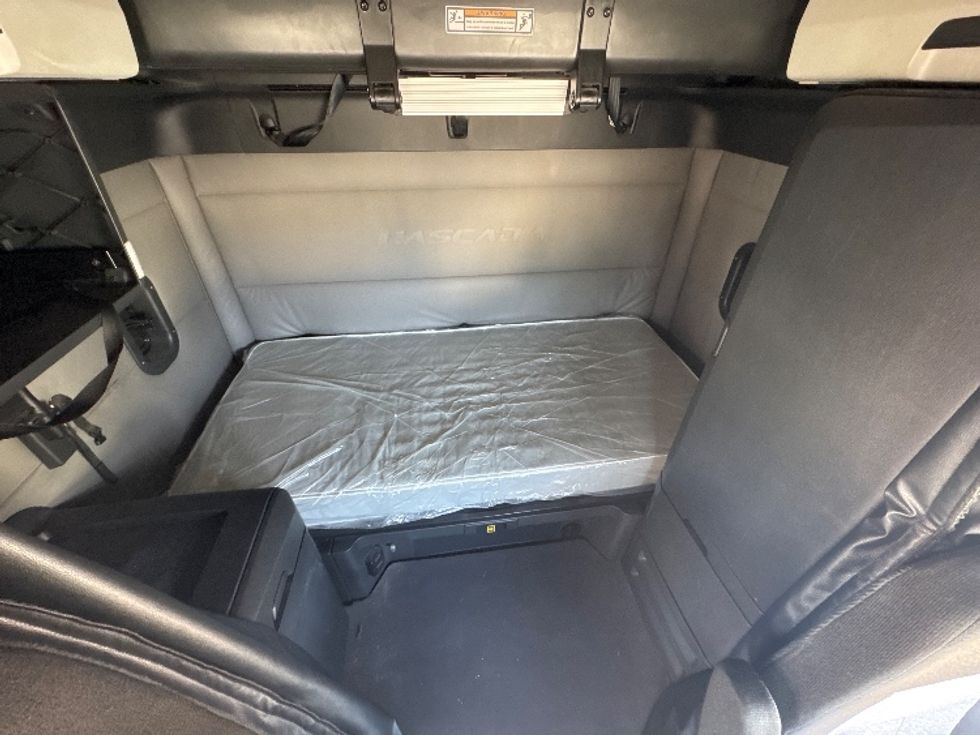 Sleeper Tractor-Heavy Duty Tractors-Freightliner-2021-T12664ST-Greensboro-NC-508,973\n\t\tmiles-$ 66,500 - Image 17