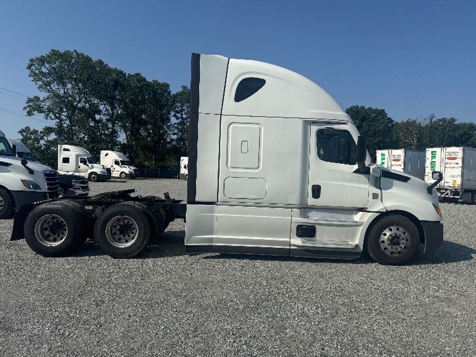 Sleeper Tractor-Heavy Duty Tractors-Freightliner-2021-T12664ST-Greensboro-NC-508,973\n\t\tmiles-$ 66,500 - Image 8