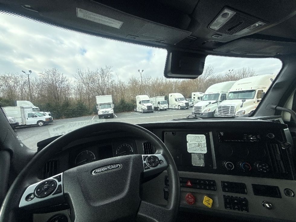 Sleeper Tractor-Heavy Duty Tractors-Freightliner-2021-T12664ST-Greensboro-NC-510,419\n\t\tmiles-$ 60,250 - Image 11