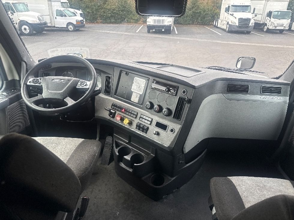 Sleeper Tractor-Heavy Duty Tractors-Freightliner-2021-T12664ST-Greensboro-NC-510,419\n\t\tmiles-$ 60,250 - Image 12