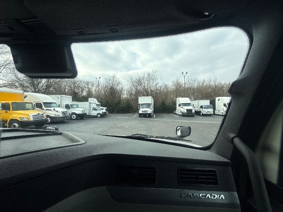 Sleeper Tractor-Heavy Duty Tractors-Freightliner-2021-T12664ST-Greensboro-NC-510,419\n\t\tmiles-$ 60,250 - Image 14