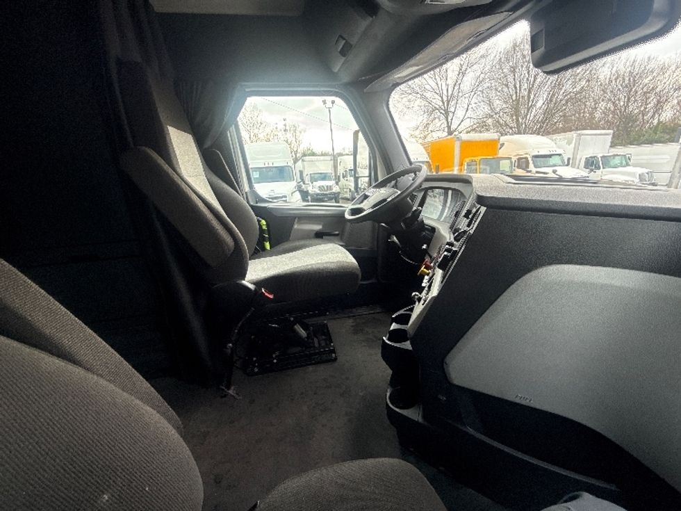 Sleeper Tractor-Heavy Duty Tractors-Freightliner-2021-T12664ST-Greensboro-NC-510,419\n\t\tmiles-$ 60,250 - Image 15