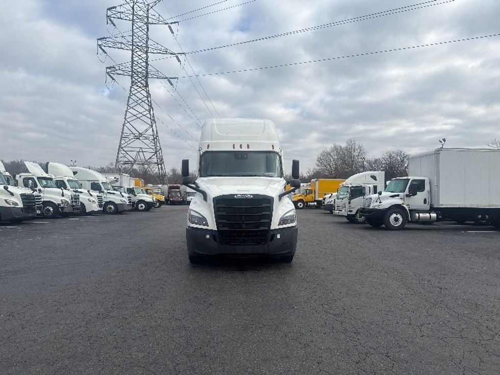 Sleeper Tractor-Heavy Duty Tractors-Freightliner-2021-T12664ST-Greensboro-NC-510,419\n\t\tmiles-$ 60,250 - Image 2
