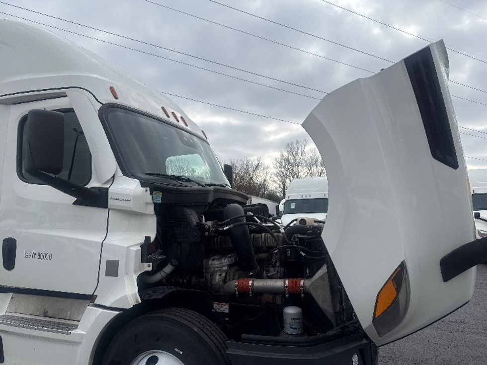 Sleeper Tractor-Heavy Duty Tractors-Freightliner-2021-T12664ST-Greensboro-NC-510,419\n\t\tmiles-$ 60,250 - Image 20