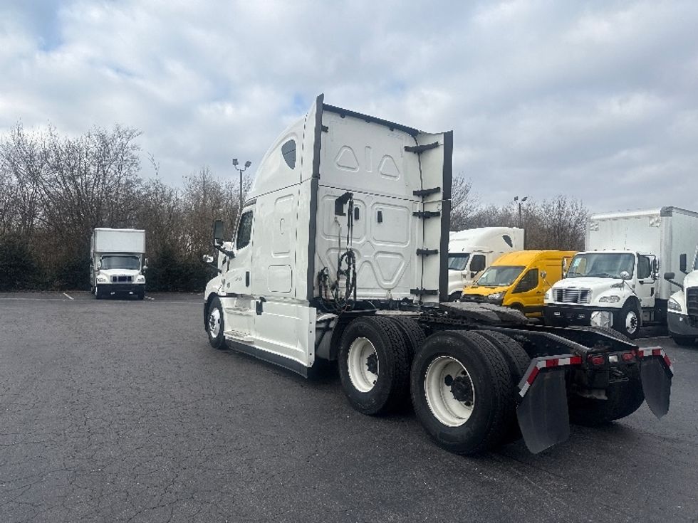 Sleeper Tractor-Heavy Duty Tractors-Freightliner-2021-T12664ST-Greensboro-NC-510,419\n\t\tmiles-$ 60,250 - Image 5