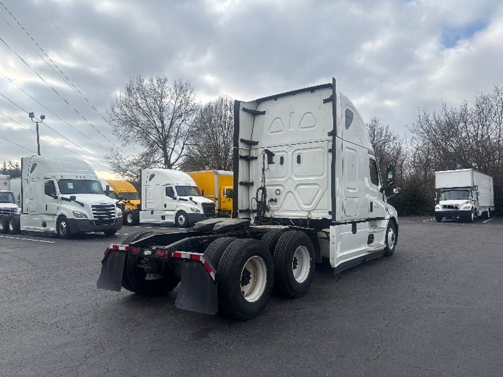 Sleeper Tractor-Heavy Duty Tractors-Freightliner-2021-T12664ST-Greensboro-NC-510,419\n\t\tmiles-$ 60,250 - Image 7
