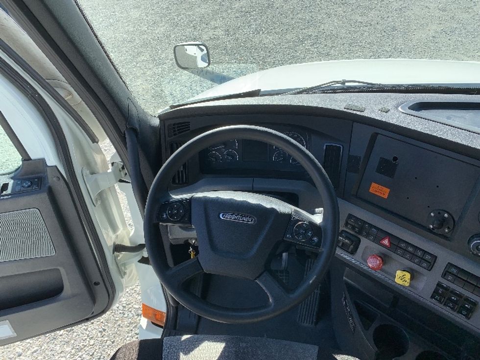 Sleeper Tractor-Heavy Duty Tractors-Freightliner-2021-T12664ST-Greensboro-NC-510,947\n\t\tmiles-$ 69,000 - Image 11