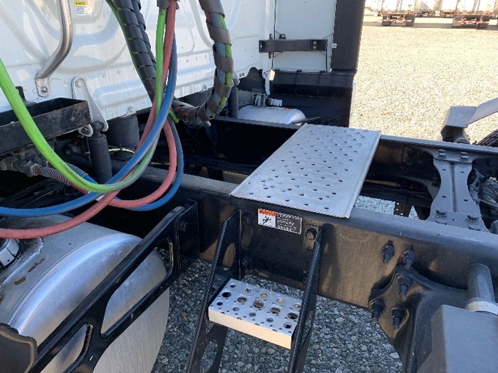 Sleeper Tractor-Heavy Duty Tractors-Freightliner-2021-T12664ST-Greensboro-NC-510,947\n\t\tmiles-$ 69,000 - Image 22