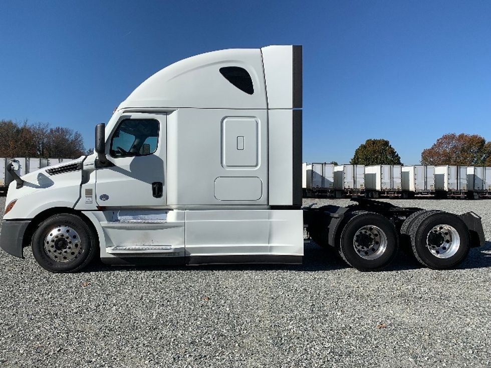Sleeper Tractor-Heavy Duty Tractors-Freightliner-2021-T12664ST-Greensboro-NC-510,947\n\t\tmiles-$ 69,000 - Image 4
