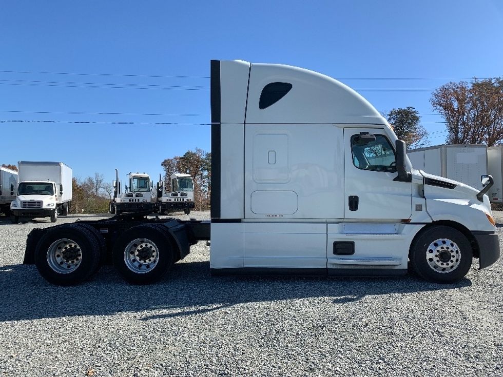 Sleeper Tractor-Heavy Duty Tractors-Freightliner-2021-T12664ST-Greensboro-NC-510,947\n\t\tmiles-$ 69,000 - Image 8