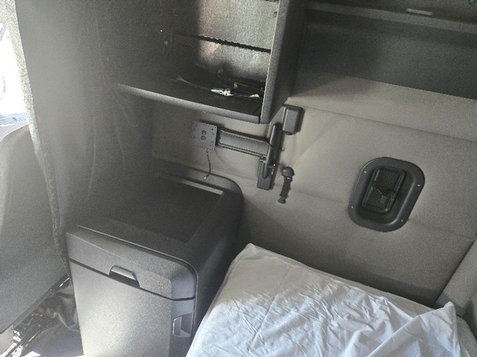 Sleeper Tractor-Heavy Duty Tractors-Freightliner-2021-T12664ST-Greensboro-NC-511,355\n\t\tmiles-$ 69,000 - Image 19