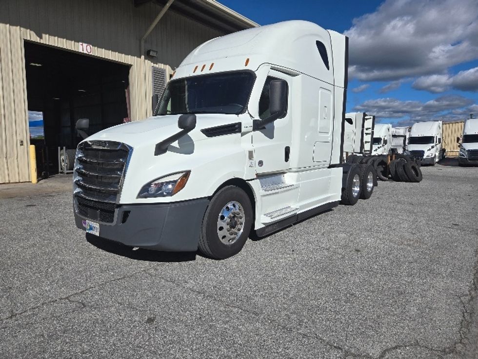 Sleeper Tractor-Heavy Duty Tractors-Freightliner-2021-T12664ST-Greensboro-NC-511,355\n\t\tmiles-$ 69,000 - Image 3