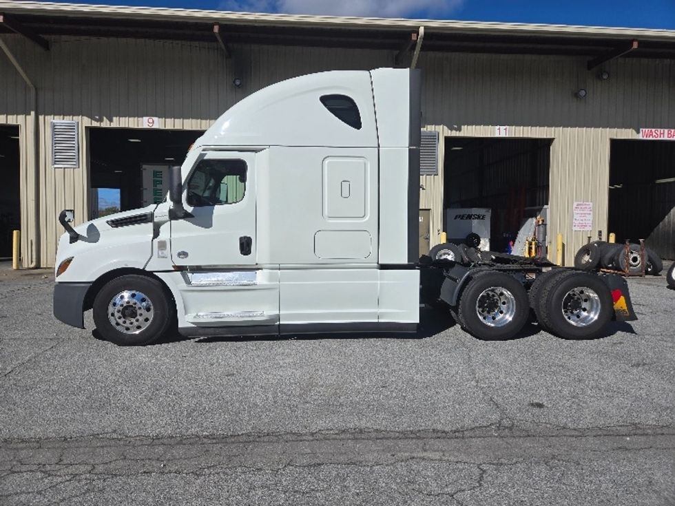 Sleeper Tractor-Heavy Duty Tractors-Freightliner-2021-T12664ST-Greensboro-NC-511,355\n\t\tmiles-$ 69,000 - Image 4
