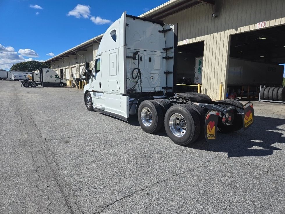 Sleeper Tractor-Heavy Duty Tractors-Freightliner-2021-T12664ST-Greensboro-NC-511,355\n\t\tmiles-$ 69,000 - Image 5