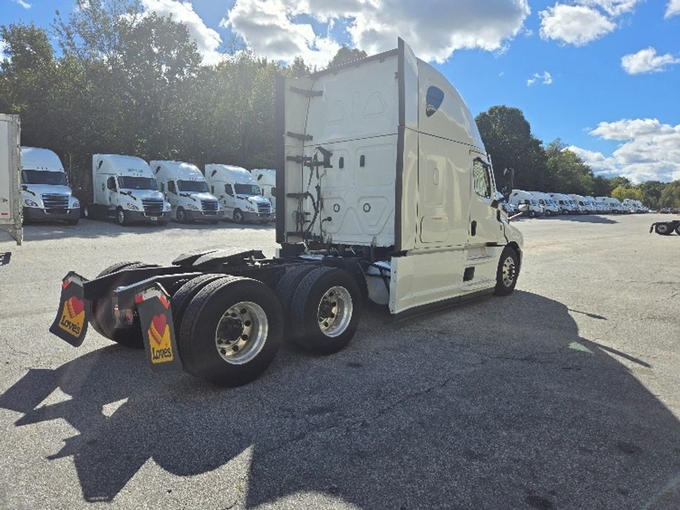 Sleeper Tractor-Heavy Duty Tractors-Freightliner-2021-T12664ST-Greensboro-NC-511,355\n\t\tmiles-$ 69,000 - Image 7