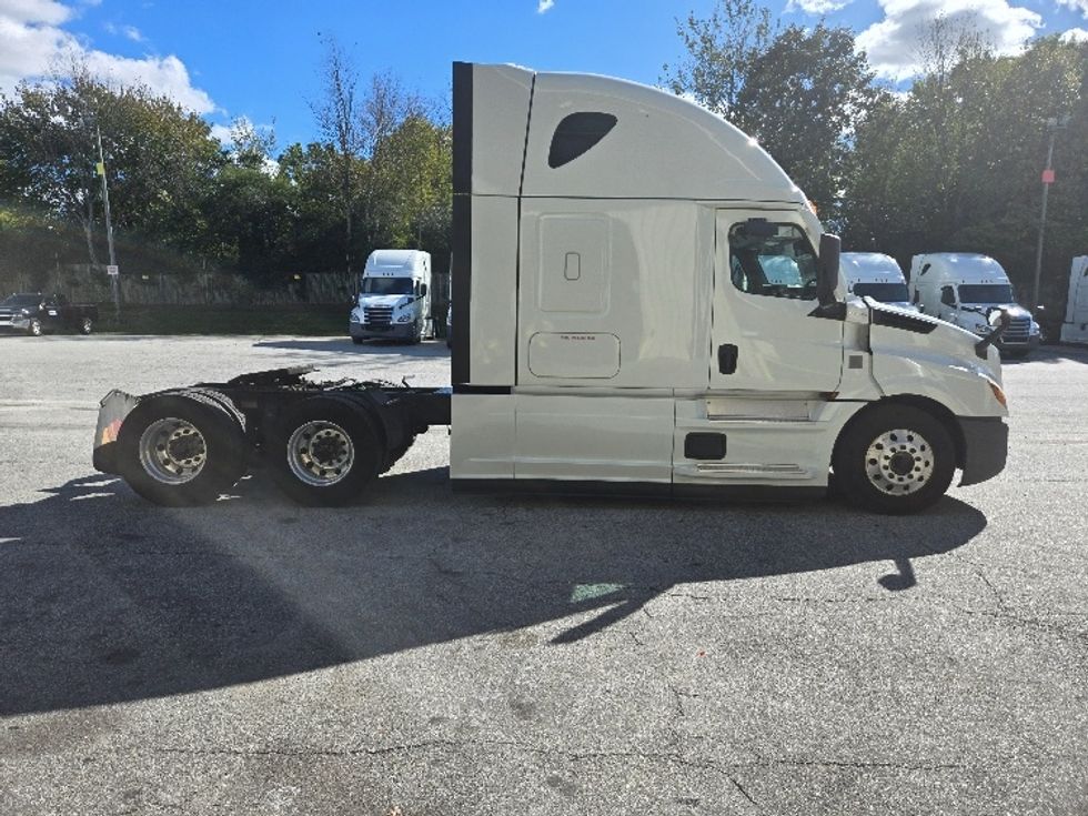 Sleeper Tractor-Heavy Duty Tractors-Freightliner-2021-T12664ST-Greensboro-NC-511,355\n\t\tmiles-$ 69,000 - Image 8