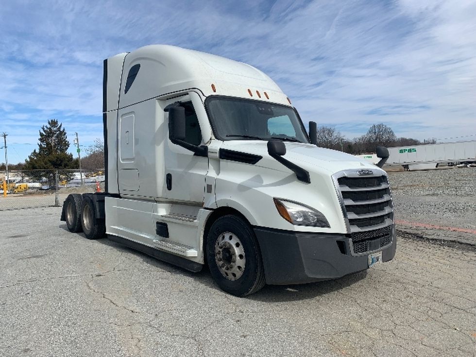 Sleeper Tractor-Heavy Duty Tractors-Freightliner-2021-T12664ST-Greensboro-NC-515,753\n\t\tmiles-$ 61,250 - Image 1