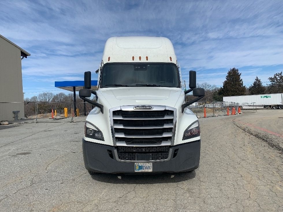 Sleeper Tractor-Heavy Duty Tractors-Freightliner-2021-T12664ST-Greensboro-NC-515,753\n\t\tmiles-$ 61,250 - Image 2