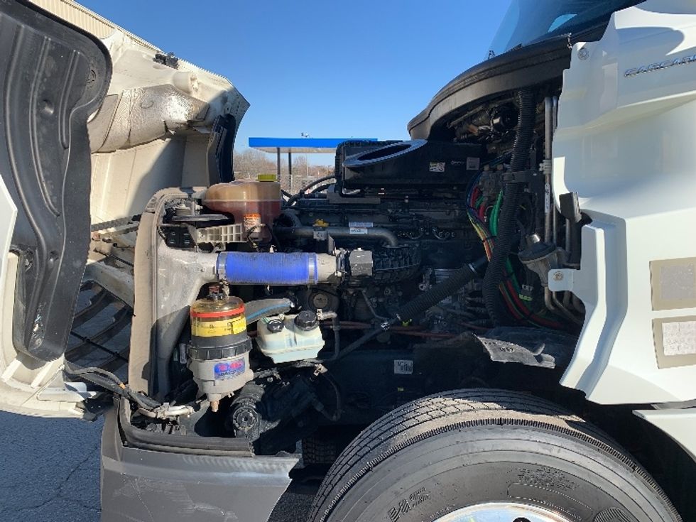 Sleeper Tractor-Heavy Duty Tractors-Freightliner-2021-T12664ST-Greensboro-NC-515,753\n\t\tmiles-$ 61,250 - Image 21