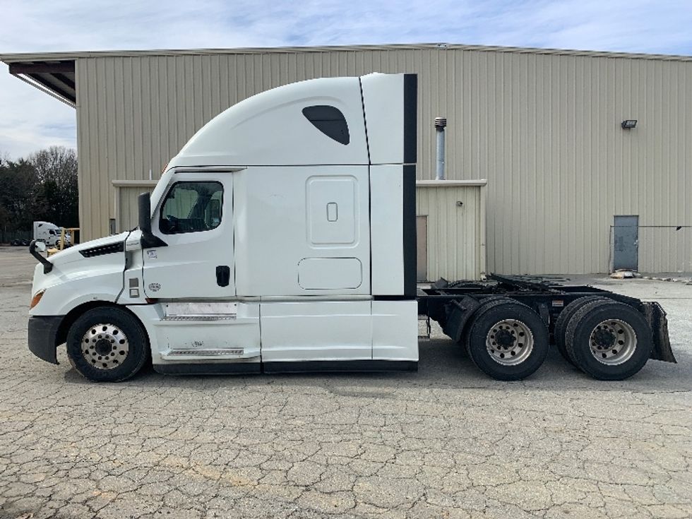 Sleeper Tractor-Heavy Duty Tractors-Freightliner-2021-T12664ST-Greensboro-NC-515,753\n\t\tmiles-$ 61,250 - Image 4