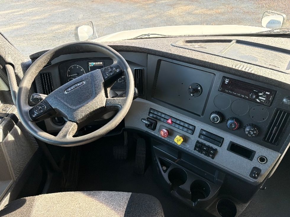Sleeper Tractor-Heavy Duty Tractors-Freightliner-2021-T12664ST-Greensboro-NC-526,545\n\t\tmiles-$ 67,500 - Image 11