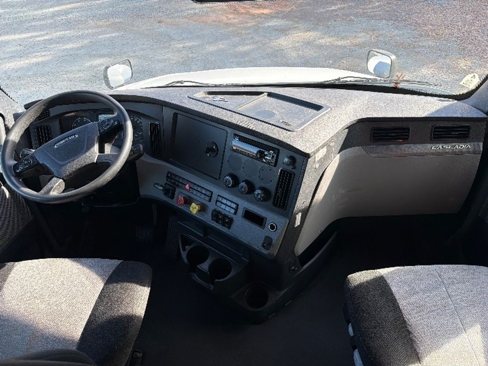 Sleeper Tractor-Heavy Duty Tractors-Freightliner-2021-T12664ST-Greensboro-NC-526,545\n\t\tmiles-$ 67,500 - Image 12