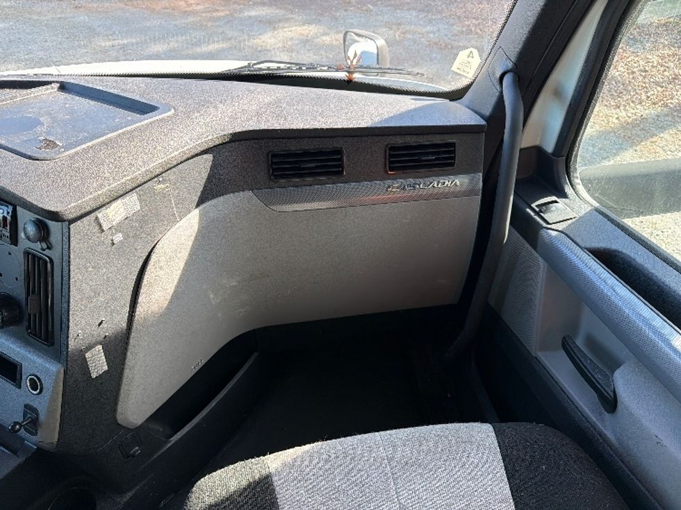 Sleeper Tractor-Heavy Duty Tractors-Freightliner-2021-T12664ST-Greensboro-NC-526,545\n\t\tmiles-$ 67,500 - Image 14