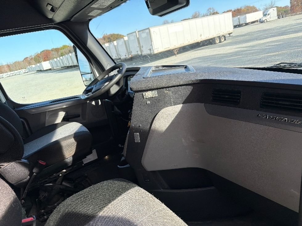 Sleeper Tractor-Heavy Duty Tractors-Freightliner-2021-T12664ST-Greensboro-NC-526,545\n\t\tmiles-$ 67,500 - Image 15