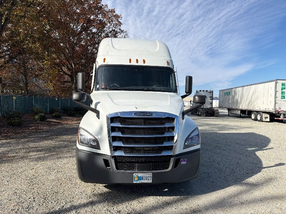 Sleeper Tractor-Heavy Duty Tractors-Freightliner-2021-T12664ST-Greensboro-NC-526,545\n\t\tmiles-$ 67,500 - Image 2