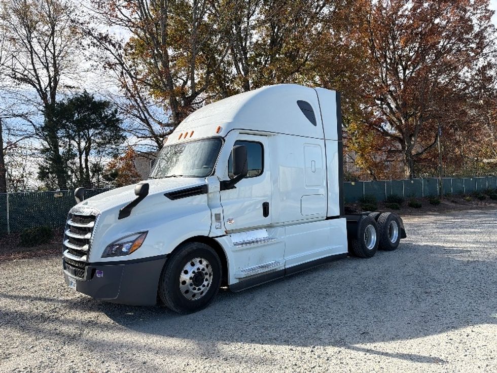 Sleeper Tractor-Heavy Duty Tractors-Freightliner-2021-T12664ST-Greensboro-NC-526,545\n\t\tmiles-$ 67,500 - Image 3