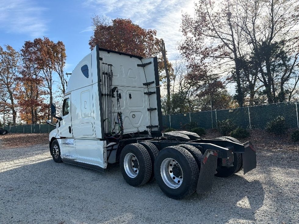Sleeper Tractor-Heavy Duty Tractors-Freightliner-2021-T12664ST-Greensboro-NC-526,545\n\t\tmiles-$ 67,500 - Image 5