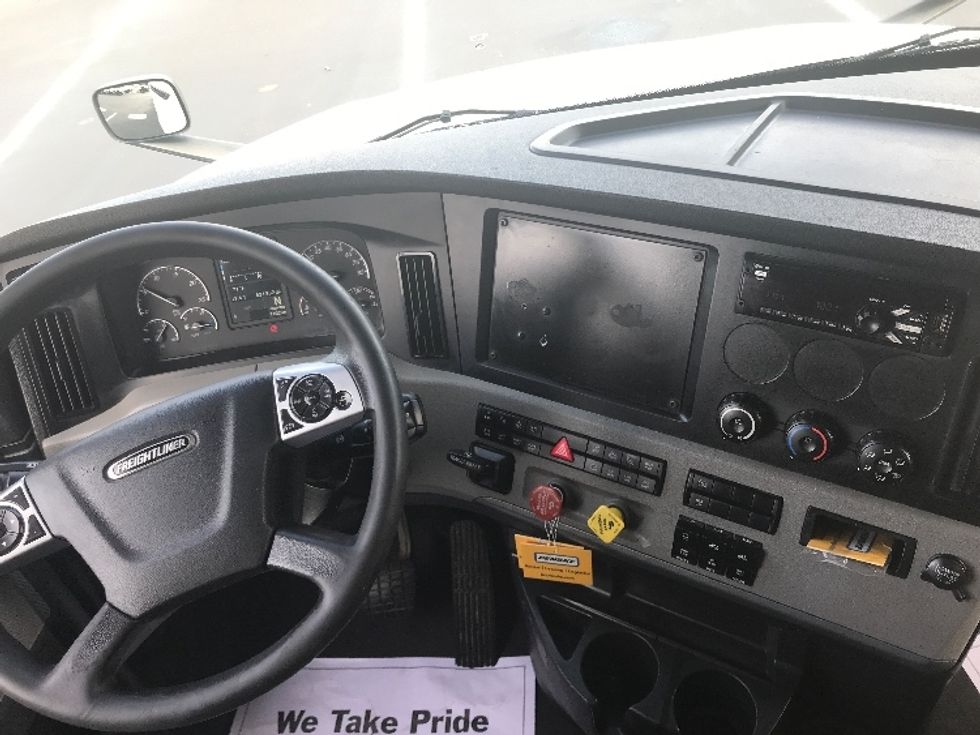 Sleeper Tractor-Heavy Duty Tractors-Freightliner-2021-T12664ST-Greensboro-NC-527,852\n\t\tmiles-$ 62,500 - Image 11