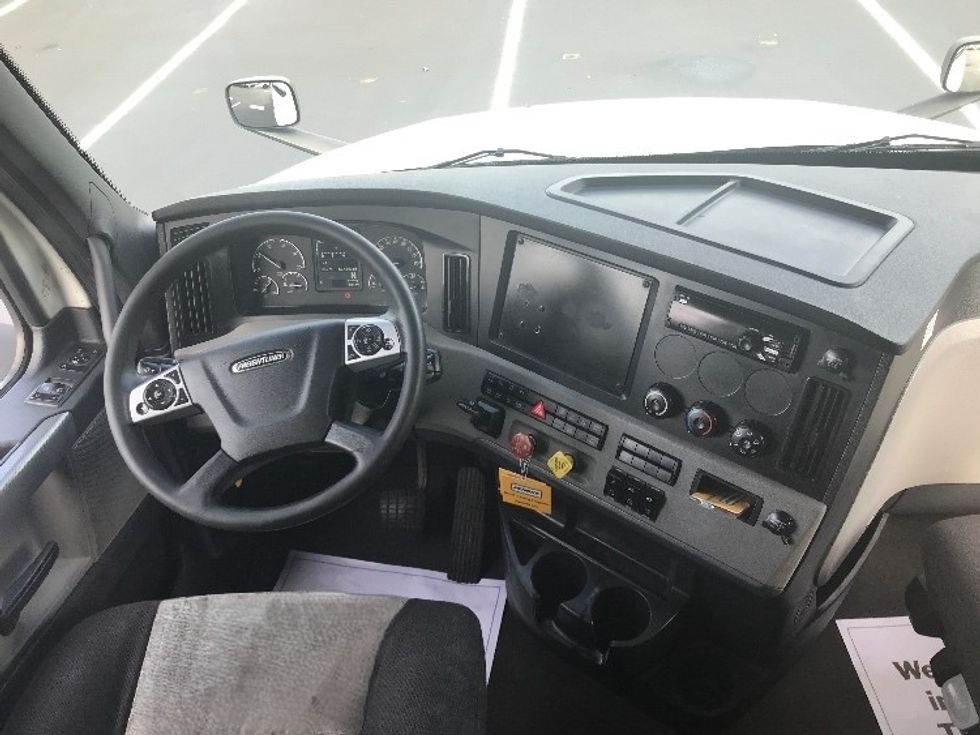 Sleeper Tractor-Heavy Duty Tractors-Freightliner-2021-T12664ST-Greensboro-NC-527,852\n\t\tmiles-$ 62,500 - Image 12