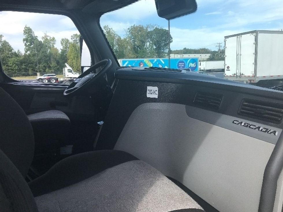 Sleeper Tractor-Heavy Duty Tractors-Freightliner-2021-T12664ST-Greensboro-NC-527,852\n\t\tmiles-$ 62,500 - Image 15